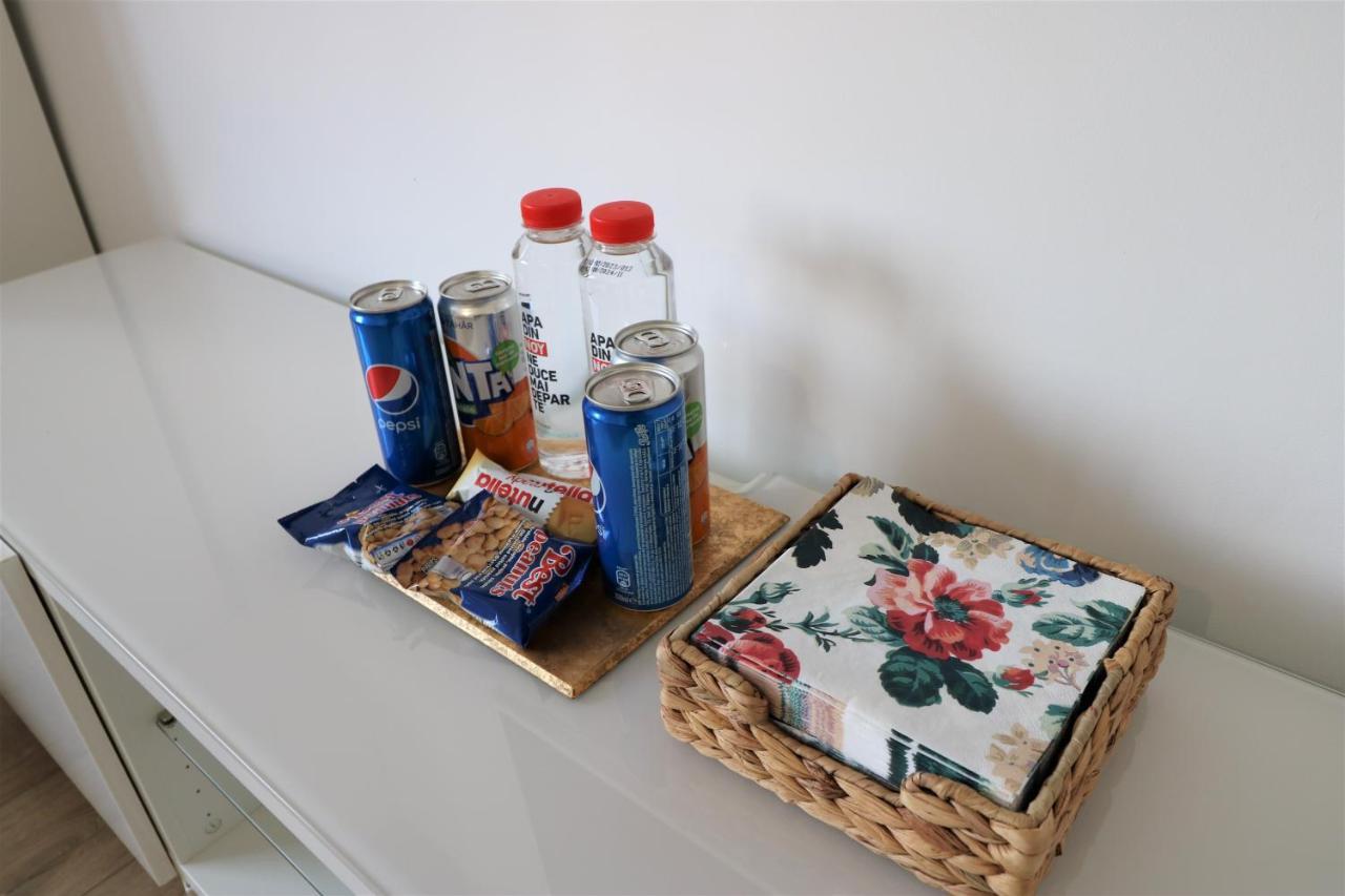 Lovely City Center Apartment - Free Minibar Bucharest Exterior photo