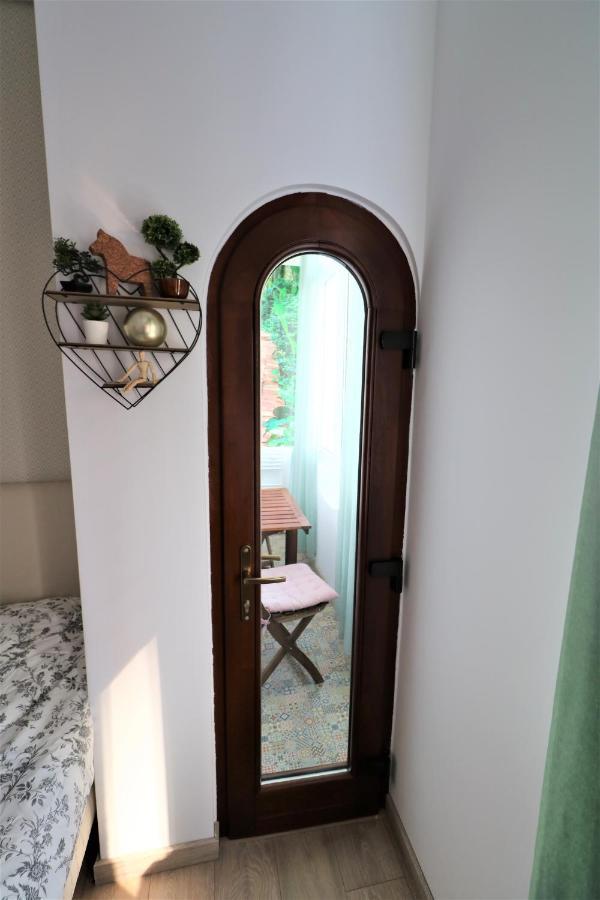 Lovely City Center Apartment - Free Minibar Bucharest Exterior photo